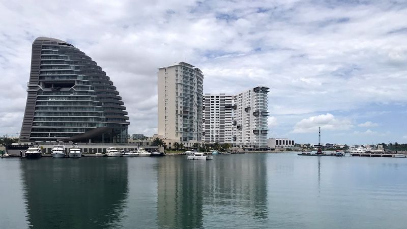 Shark Towers, la torre residencial más lujosa de Puerto Cancún, con presuntos daños; vecinos callan