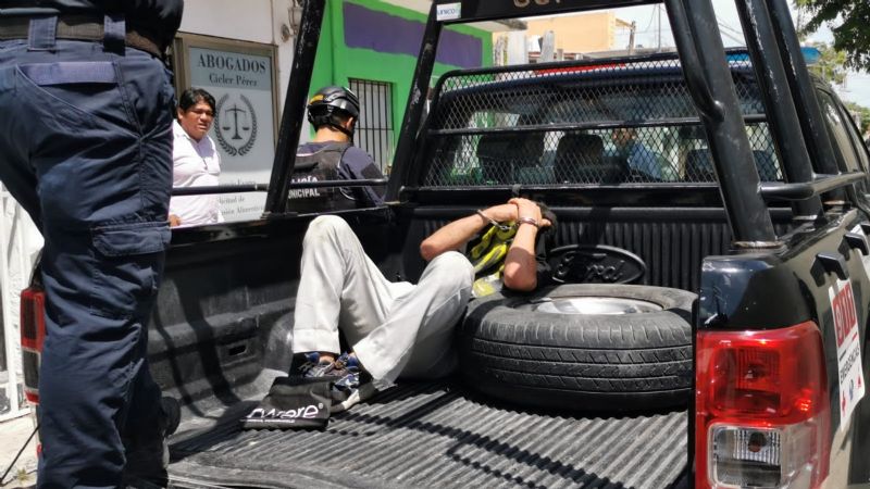 Detienen a hombre por robar la batería de un auto en Ciudad del Carmen