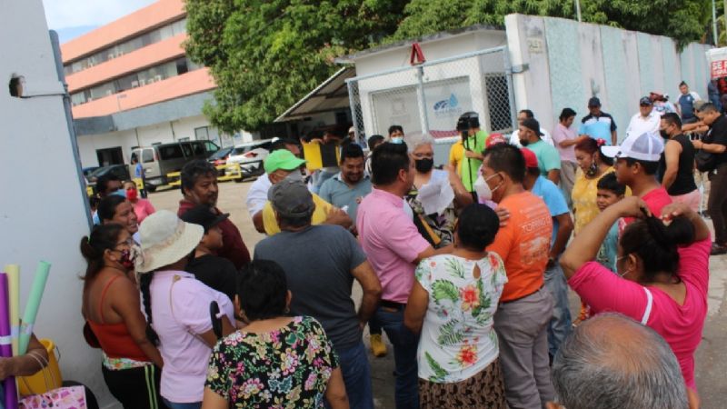 Vecinos de Ciudad del Carmen protestan contra el Smapac por desabasto de agua potable