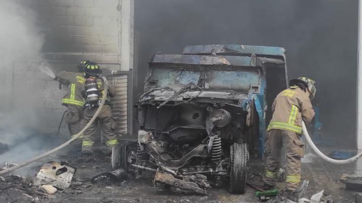 Se incendia vehículo de Cometra en la delegación Alfredo V. Bonfil de Cancún