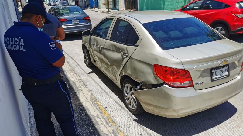Pareja resulta herida tras no respetar el alto y ser arrollados por un vehículo en Ciudad del Carmen
