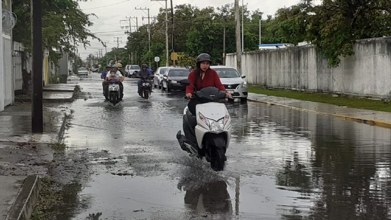 Lluvias de la Onda Tropical 26 causan encharcamientos en calles de Cozumel