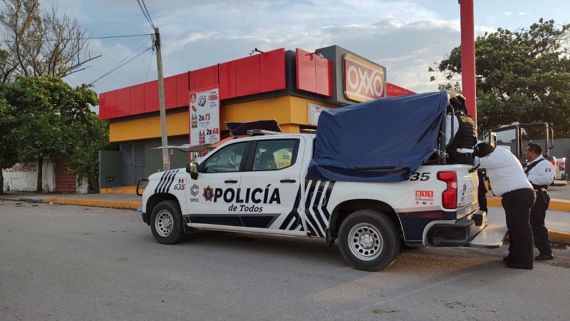 Hombres asaltan un Oxxo a mano armada en Ciudad del Carmen