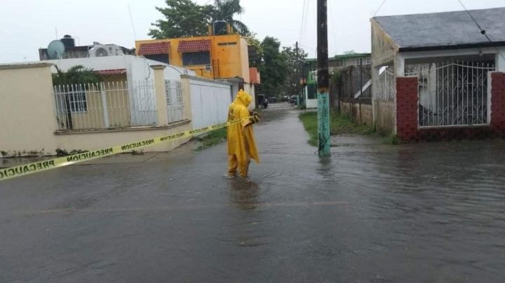 Calles de Chetumal se inundan por las lluvias de la Onda Tropical 26: VIDEO