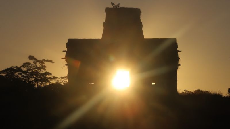 Dios del Sol maya hace acto de presencia en Dzibilchaltún, Yucatán, para el inicio del Otoño: VIDEO
