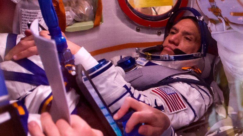 Astronauta hispano de la NASA viaja a la Estación Espacial Internacional
