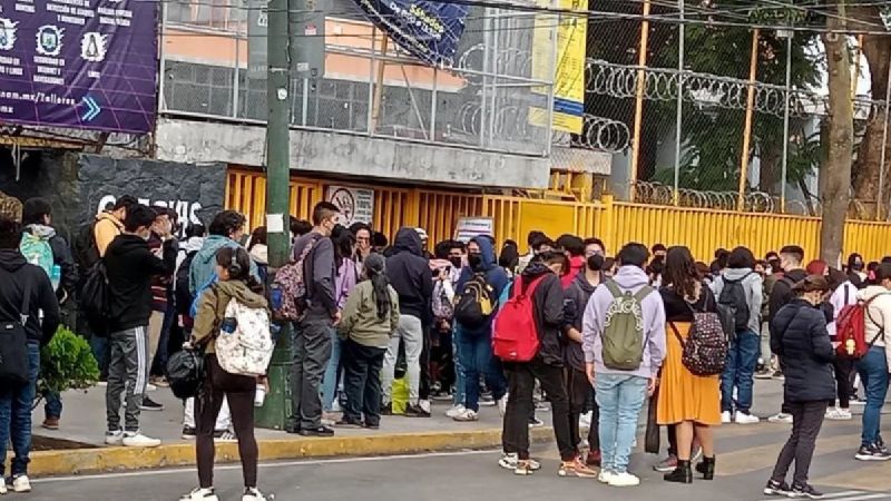 Estudiantes toman la Prepa 5 de la UNAM; exigen solución de las autoridades escolares