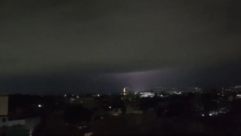 Captan extrañas luces en el cielo de la CDMX durante el sismo: VIDEO