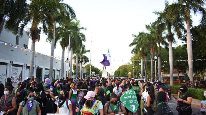 Cientos de mujeres marchan en Mérida a favor del aborto legal: VIDEO