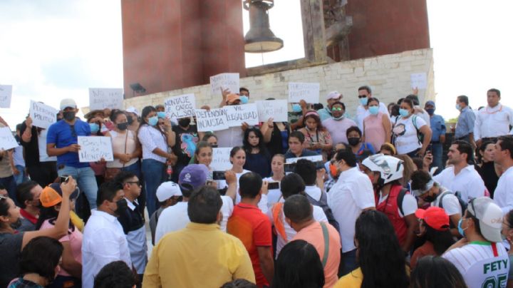 Realizan protesta por la detención del Director del Sistema de Agua Potable de Campeche