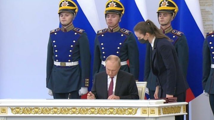 Vladímir Putin firma tratados de anexión de zonas ocupadas de Ucrania