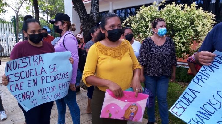 ¡Se cae a pedazos! Padres de familia de Champotón exigen reconstrucción de una escuela de hace 56 años