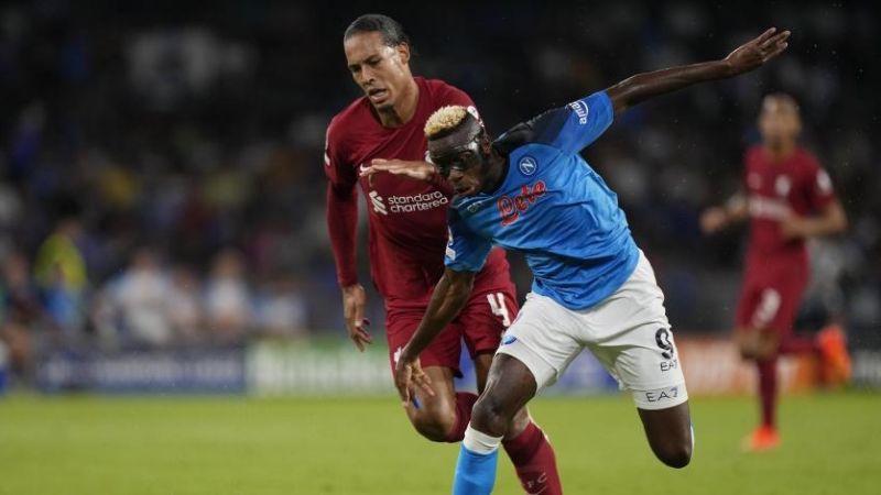 Napoli golea al Liverpool en su primer partido de la Champions League