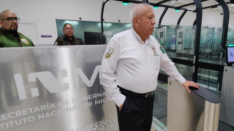 Comisionado verifica los nuevos filtros del INM en el Aeropuerto Internacional de Cancún