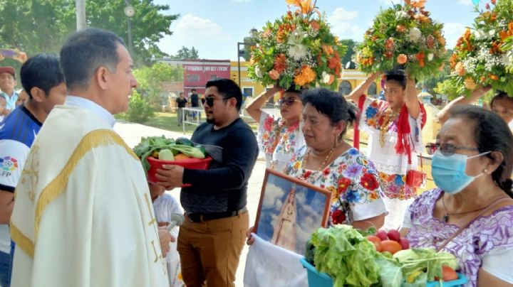 Hunucmá: Gremio de agricultores lleva ofrendas a la Virgen de la Asunción de Tetiz