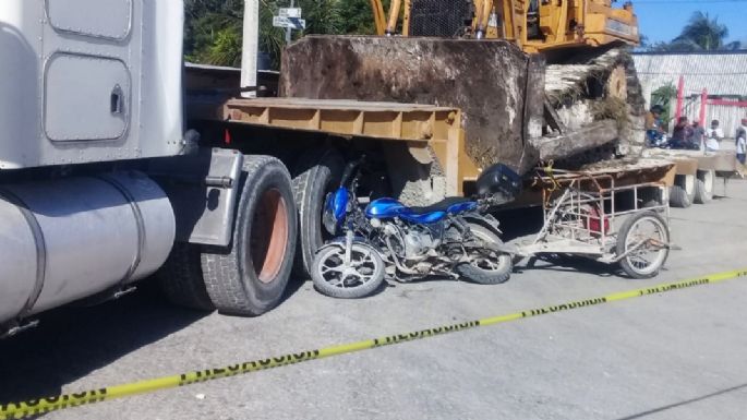 Motociclista muere aplastado por un tráiler en Candelaria, Campeche