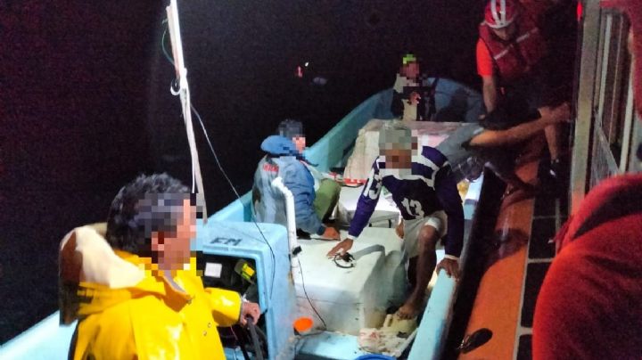 Rescatan a tres pescadores a la deriva en Progreso