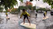 Niño de Cancún aprovecha inundación en calles para surfear: VIDEO