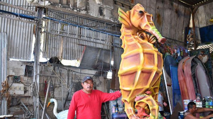 "Los Hichos", más de 30 años creando fantasías en el Carnaval de Campeche