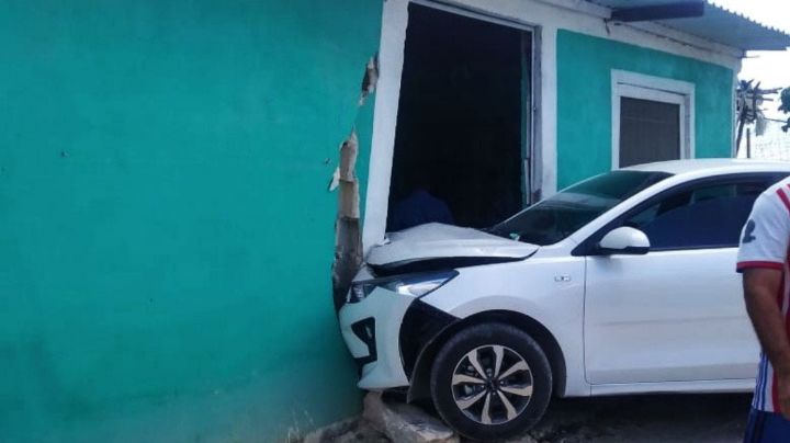 Automovilista de Campeche choca contra un templo; ¡no quería llegar tarde!