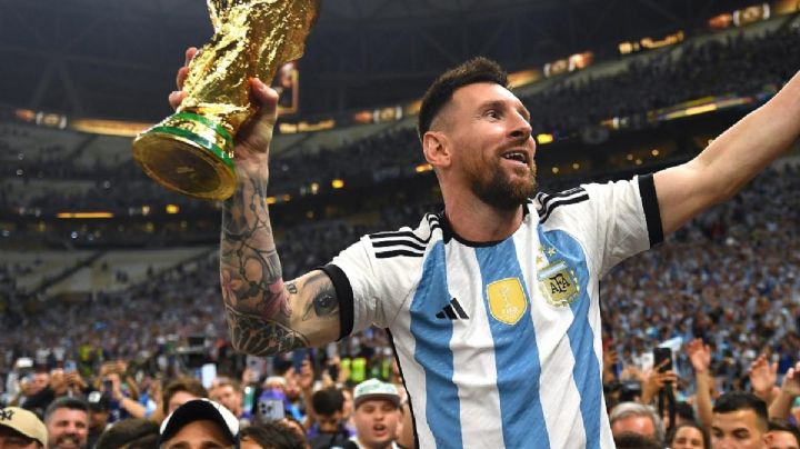 ¿Messi festejó triunfo en Qatar 2022 con una Copa falsa?