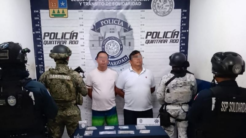 Detienen a dos hombres en posesión de posibles narcóticos en Playa del Carmen