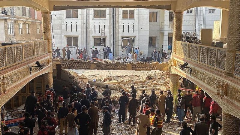 Explosión en una mezquita de Pakistán deja más de 40 muertos y 100 heridos
