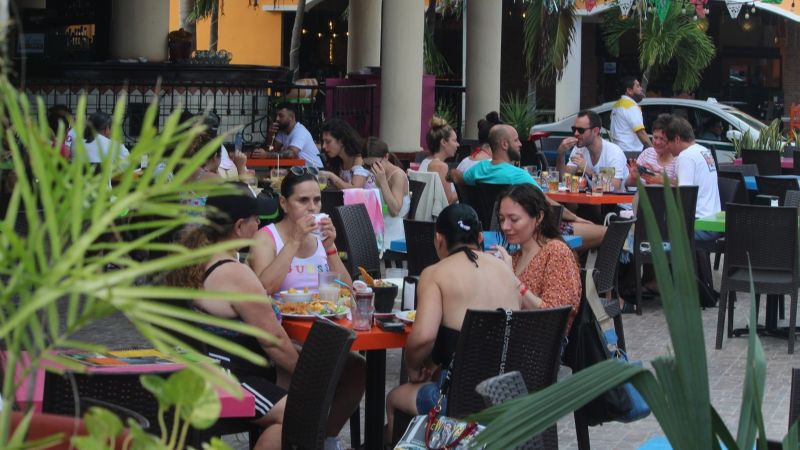 Aumento salarial obliga a restauranteros de Cancún a modificar los precios en sus menús