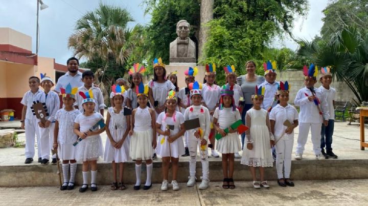 Alumnos de primaria en Peto, Yucatán, conmemoran el 531 aniversario del descubrimiento de América