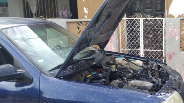 Vehículo se incendia por un cortocircuito en Tizimín