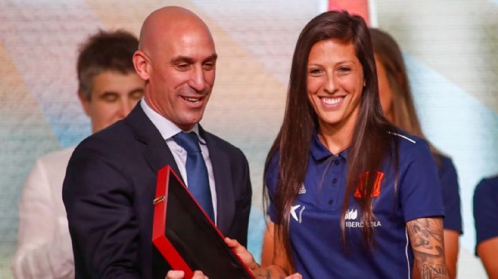 FIFA suspende a Luis Rubiales por polémico beso a Jenni Hermoso