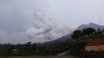 Mueren 11 alpinistas en erupción del volcán Marapi en Indonesia