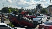Vuelca automóvil en Cancún; hay una mujer lesionada