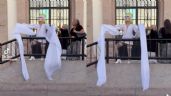 Mujeres le rezan a una 'drag' afuera de una iglesia en Sonora: VIDEO