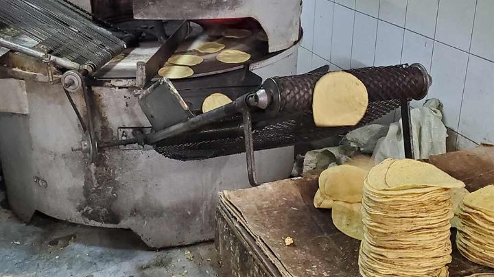 Máquina de tortilla le prensa el brazo a una empleada en Nuevo León