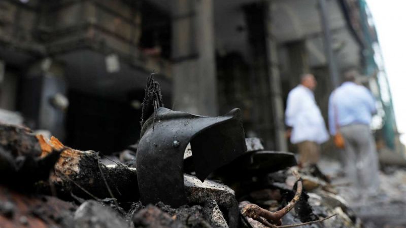 Tres muertos y 32 heridos por un incendio en un hospital en El Cairo