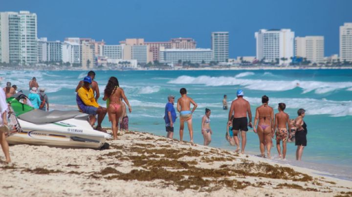 Cerca de 300 personas disfrutan en Playa Ballena, en Cancún: EN VIVO