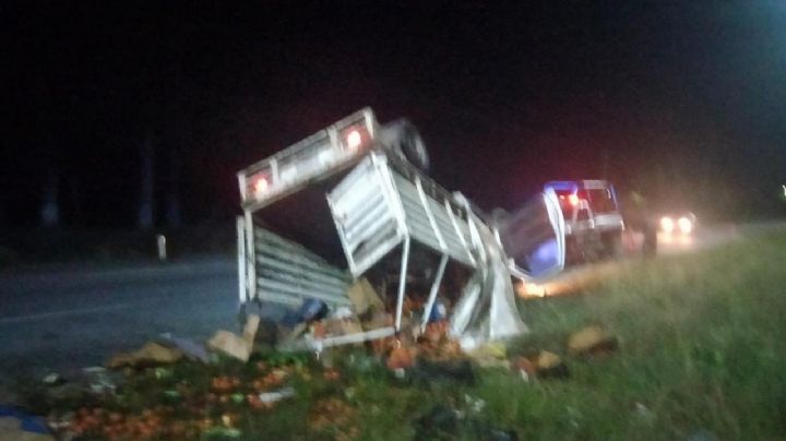 Aparatoso accidente en el tramo Chetumal-Bacalar deja dos lesionados