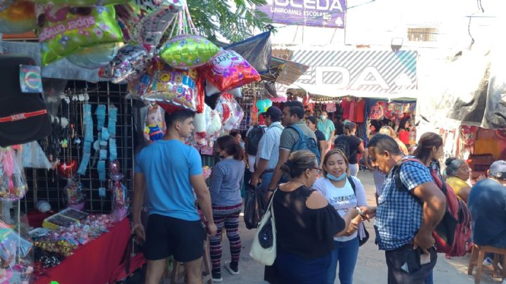 Enamorados inician compras de pánico en el Día de San Valentín en Campeche: EN VIVO
