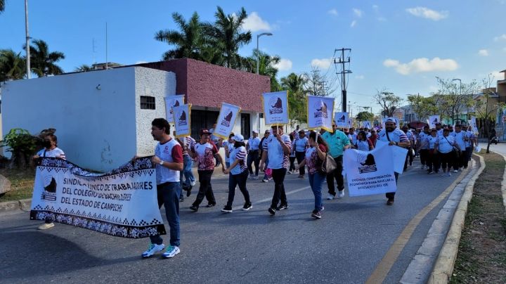 Sindicalizados del Colegio de Bachilleres de Campeche protestan por descuentos salariales: EN VIVO