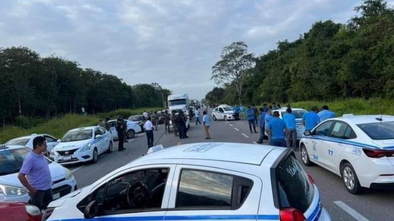 Taxistas desbloquean vía Bacalar-Carrillo Puerto ante la presencia de fuerzas federales