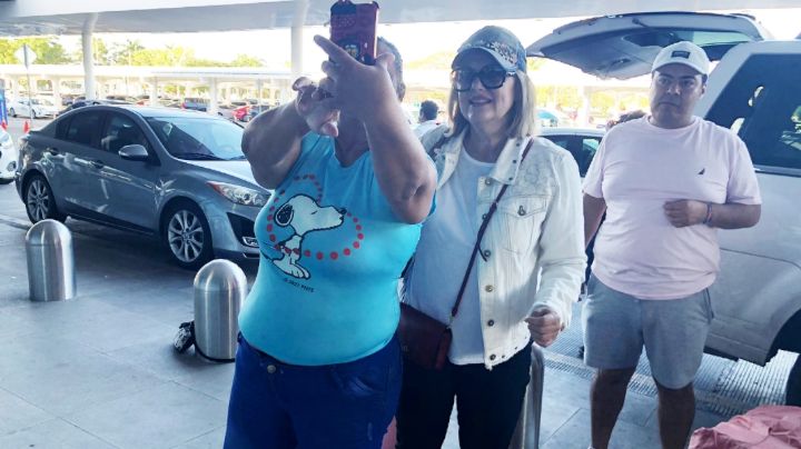 Erika Buenfil, la "Reina del TikTok", paraliza al aeropuerto de Mérida