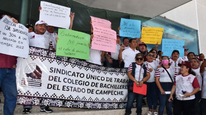 Sindicalizados del Cobacam protestan por 'descuentos excesivos' en salarios en Campeche