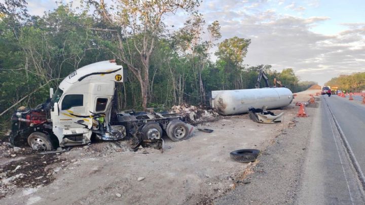 Reportan la volcadura de un tráiler en la carretera Mérida-Cancún