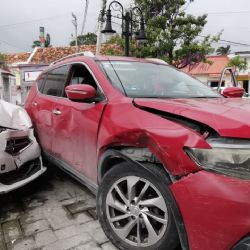 Conductora provoca fuerte choque en el Centro de Ciudad del Carmen