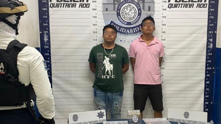Detienen a dos presuntos narcomenudistas en Playa del Carmen