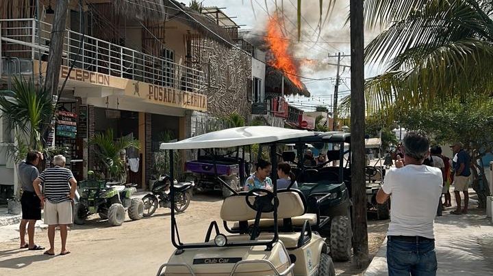Holbox: Se registra un incendio en la casa de cultura y una pizzería de la isla