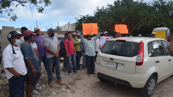 Albañiles de Progreso protestan contra el Ayuntamiento por falta de trabajo