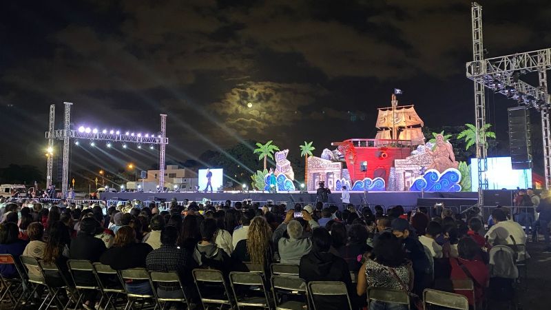 Coronación infantil del Carnaval de Mérida registra baja afluencia; asistentes prefieren la feria