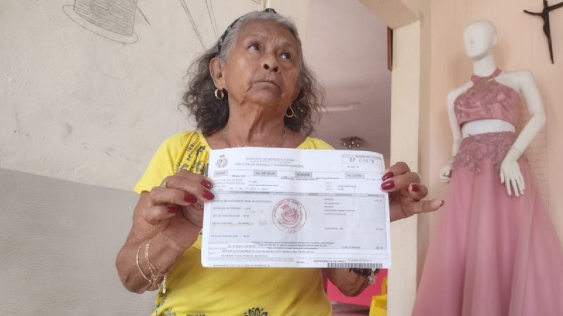 Ayuntamiento de Mérida abusa de abuelita con pago del predial, denuncian: VIDEO